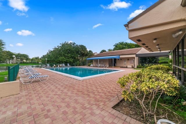 2311 S Cypress Bend Dr 217A, Pompano Beach, FL 33069