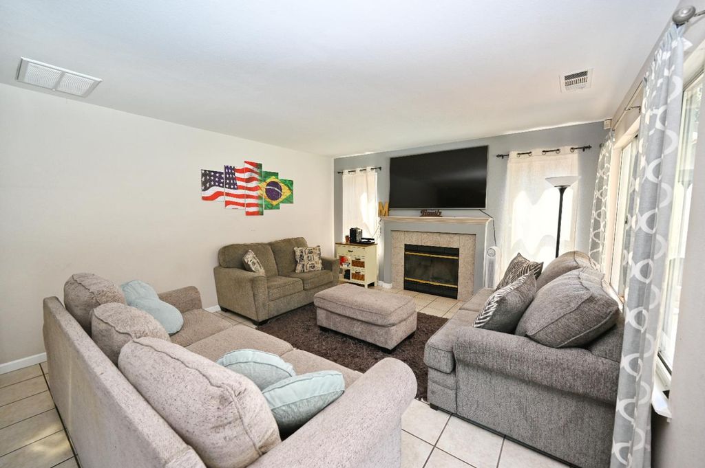 Image 11 of property listing at 870 N Bush Avenue, Clovis, CA 93611
