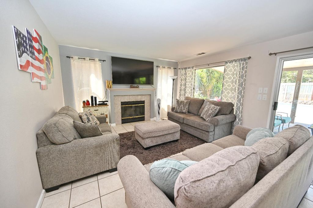 Image 12 of property listing at 870 N Bush Avenue, Clovis, CA 93611