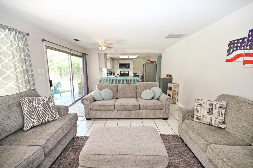 Image 13 of property listing at 870 N Bush Avenue, Clovis, CA 93611