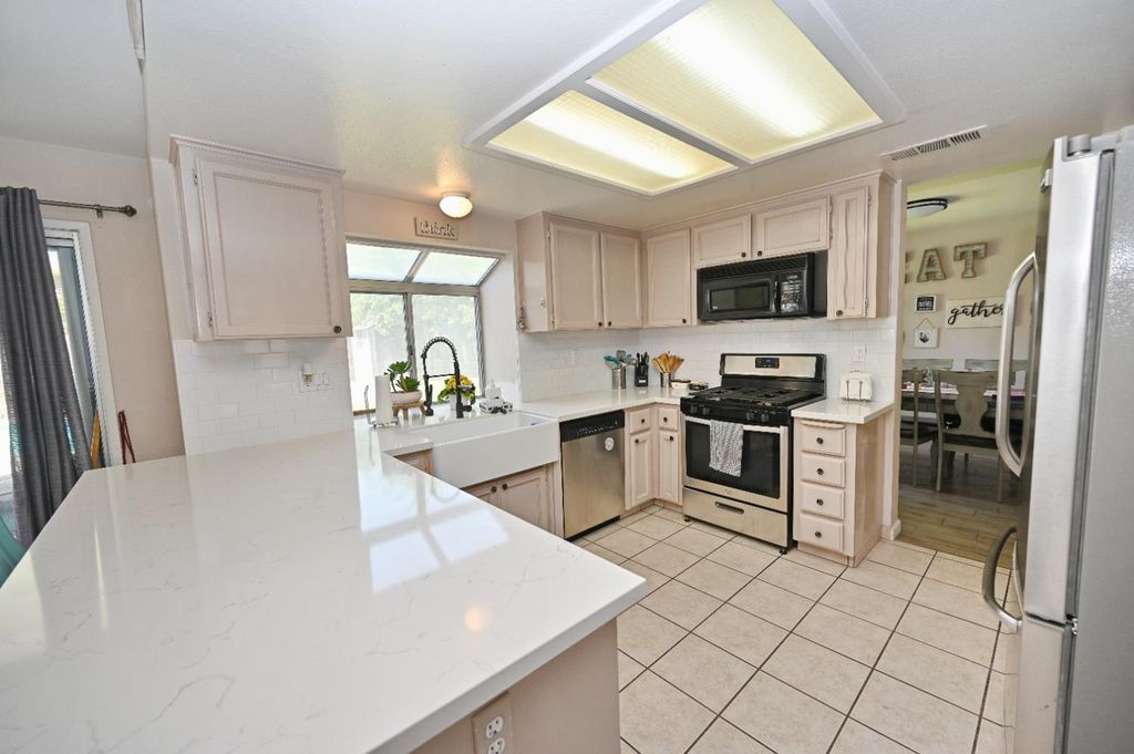 Image 17 of property listing at 870 N Bush Avenue, Clovis, CA 93611