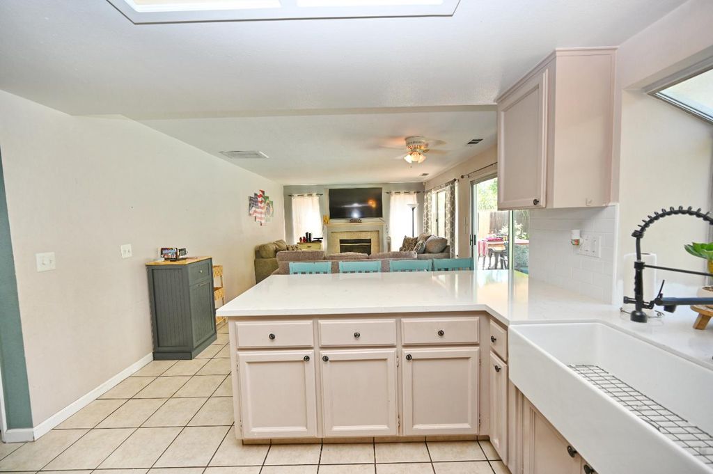 Image 20 of property listing at 870 N Bush Avenue, Clovis, CA 93611