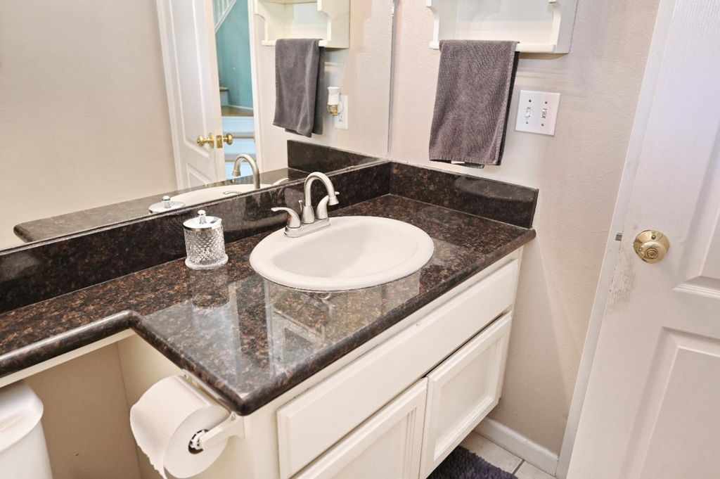 Image 22 of property listing at 870 N Bush Avenue, Clovis, CA 93611
