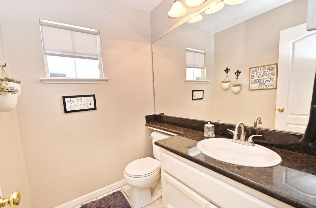 Image 23 of property listing at 870 N Bush Avenue, Clovis, CA 93611