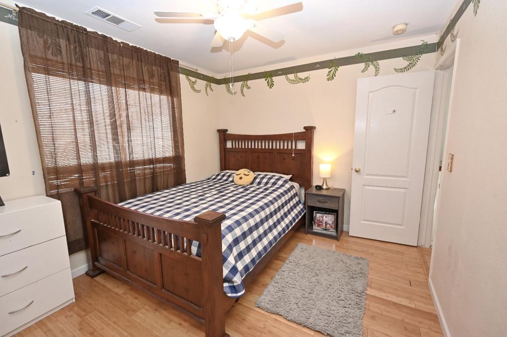 Image 24 of property listing at 870 N Bush Avenue, Clovis, CA 93611