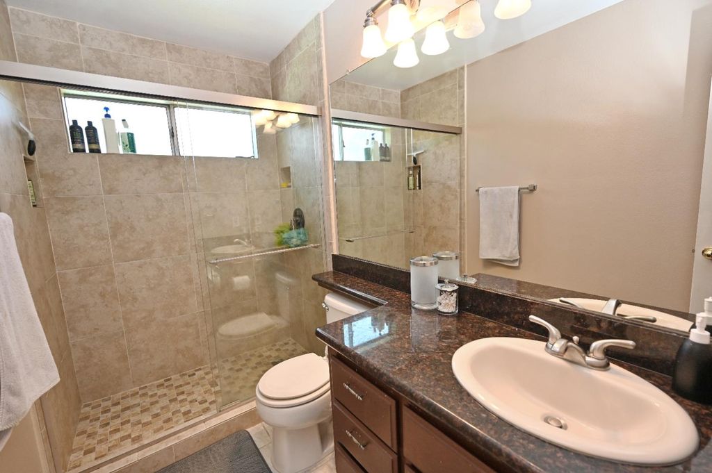 Image 25 of property listing at 870 N Bush Avenue, Clovis, CA 93611