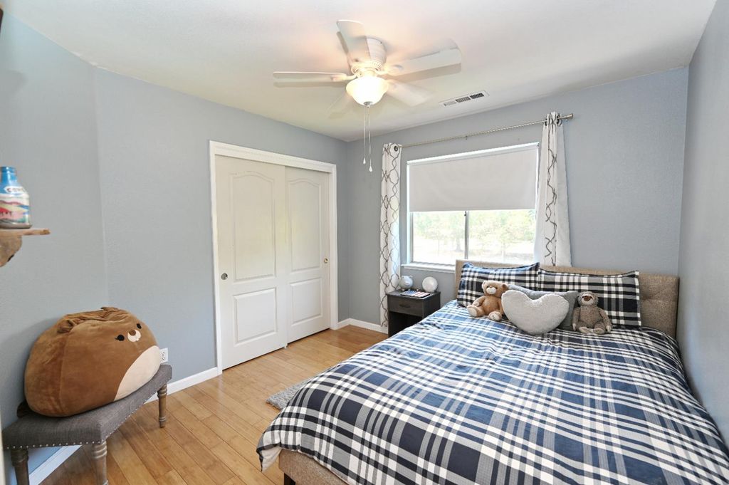 Image 26 of property listing at 870 N Bush Avenue, Clovis, CA 93611