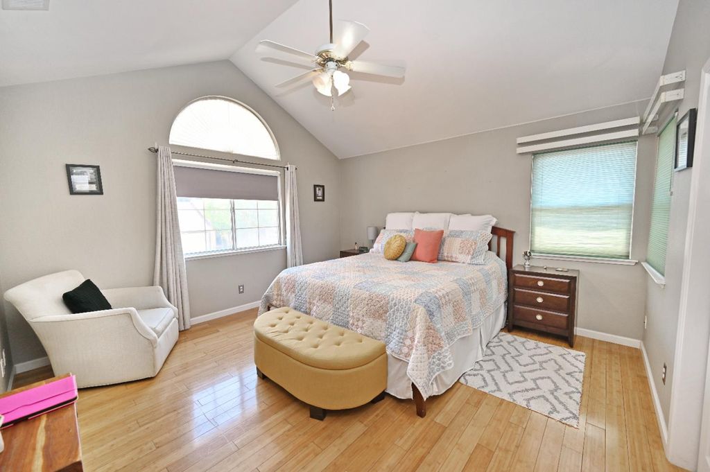 Image 28 of property listing at 870 N Bush Avenue, Clovis, CA 93611
