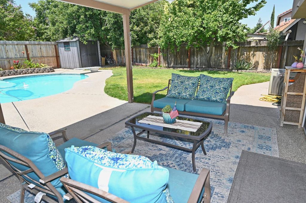 Image 34 of property listing at 870 N Bush Avenue, Clovis, CA 93611