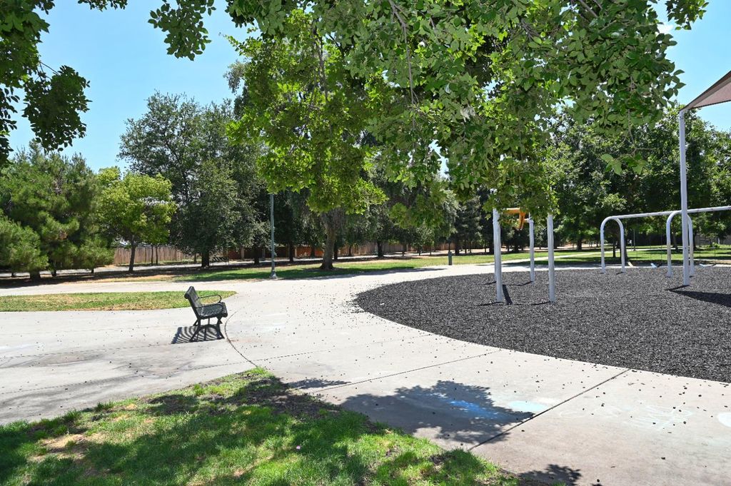 Image 36 of property listing at 870 N Bush Avenue, Clovis, CA 93611