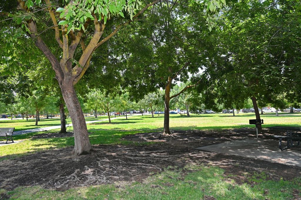 Image 37 of property listing at 870 N Bush Avenue, Clovis, CA 93611