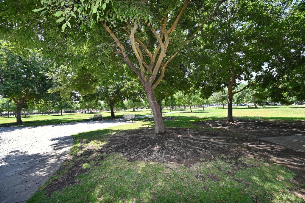 Image 38 of property listing at 870 N Bush Avenue, Clovis, CA 93611