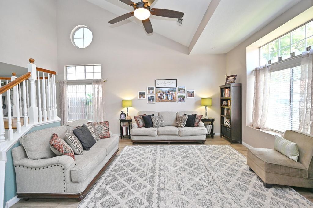 Image 5 of property listing at 870 N Bush Avenue, Clovis, CA 93611