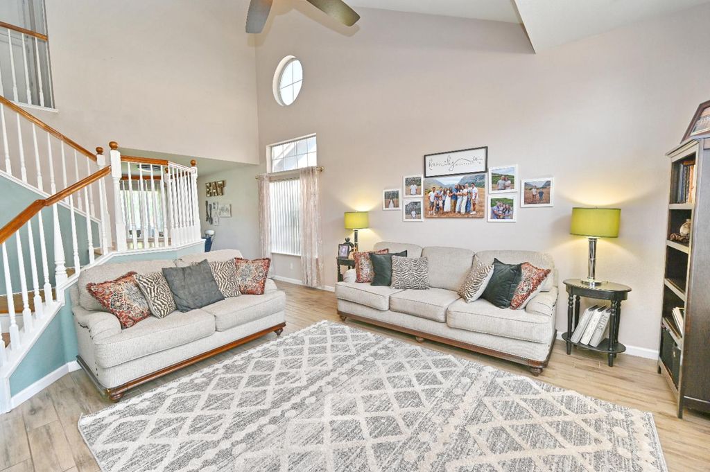 Image 6 of property listing at 870 N Bush Avenue, Clovis, CA 93611