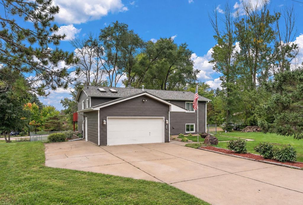 25300 Itasca Avenue, Forest Lake, MN 55025 — photo 2