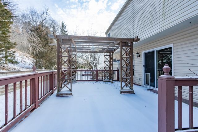 639 White Pine Dr, Adams Twp, PA 16046