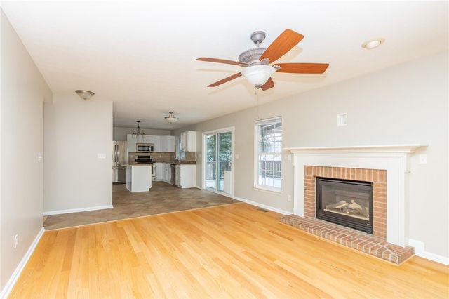 639 White Pine Dr, Adams Twp, PA 16046