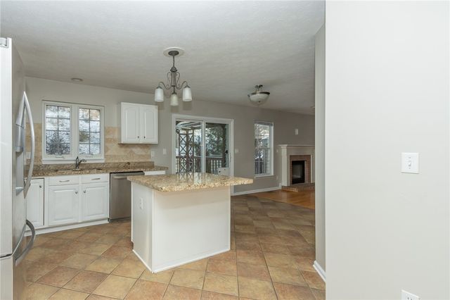 639 White Pine Dr, Adams Twp, PA 16046