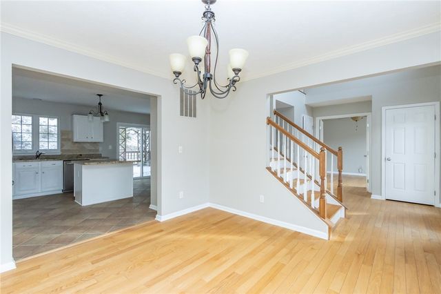 639 White Pine Dr, Adams Twp, PA 16046