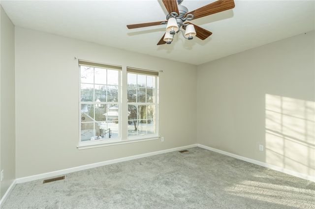 639 White Pine Dr, Adams Twp, PA 16046