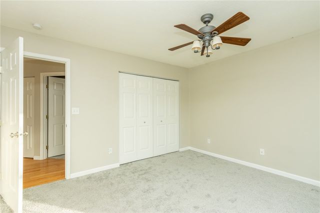 639 White Pine Dr, Adams Twp, PA 16046