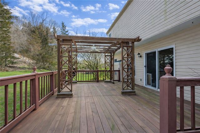 639 White Pine Dr, Adams Twp, PA 16046