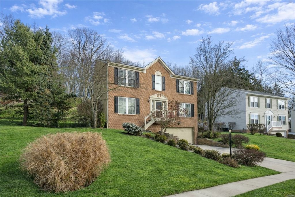 639 White Pine Dr, Adams Twp, PA 16046