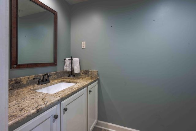 8883 FARMOOR RD, Germantown, TN 38139