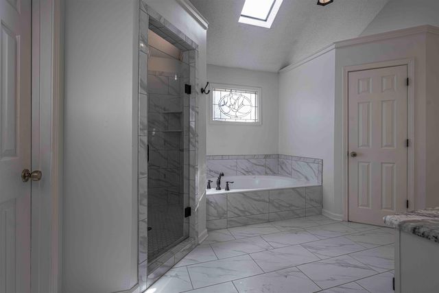 8883 FARMOOR RD, Germantown, TN 38139