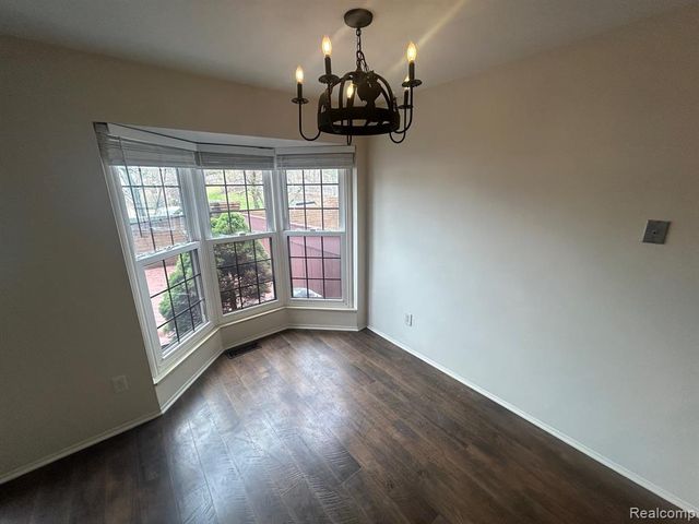 31164 Country Way, Farmington Hills, MI 48331