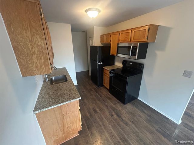 31164 Country Way, Farmington Hills, MI 48331