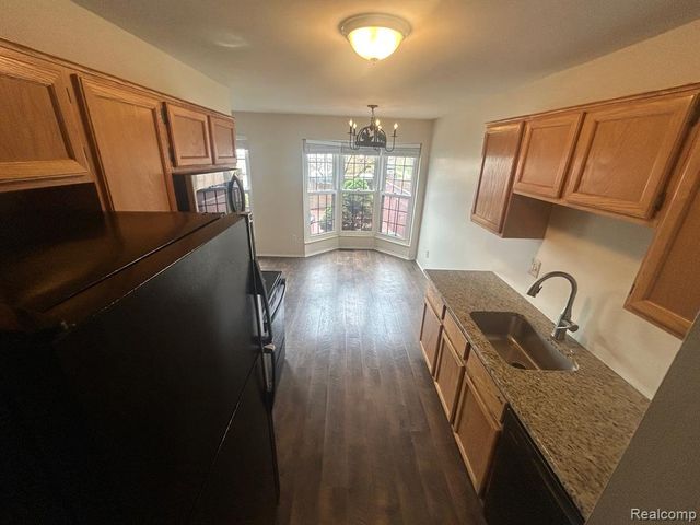 31164 Country Way, Farmington Hills, MI 48331
