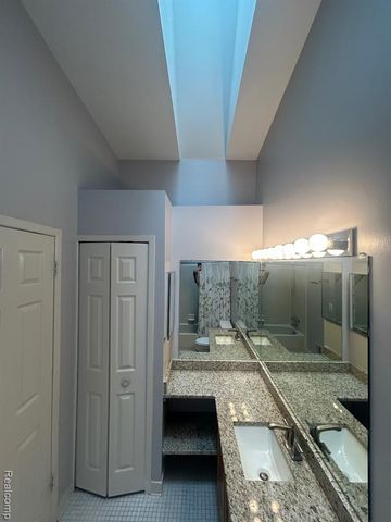 31164 Country Way, Farmington Hills, MI 48331