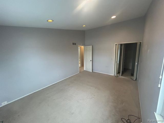 31164 Country Way, Farmington Hills, MI 48331