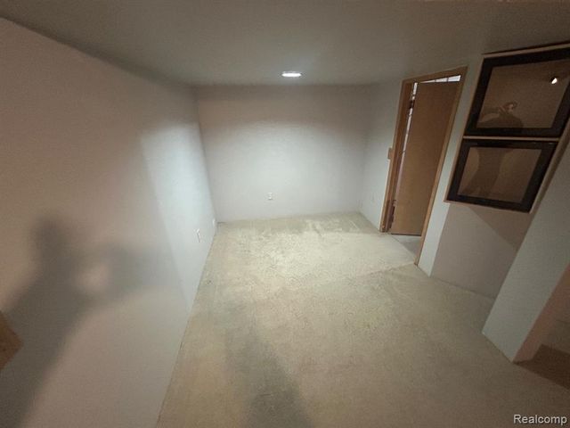 31164 Country Way, Farmington Hills, MI 48331