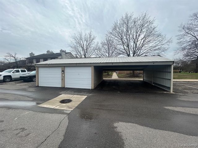 31164 Country Way, Farmington Hills, MI 48331