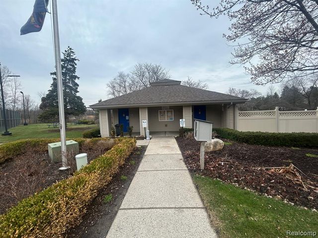 31164 Country Way, Farmington Hills, MI 48331