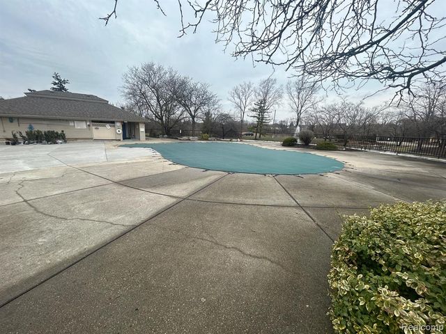 31164 Country Way, Farmington Hills, MI 48331