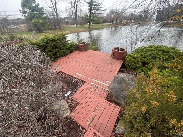 31164 Country Way, Farmington Hills, MI 48331