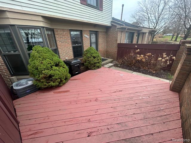 31164 Country Way, Farmington Hills, MI 48331