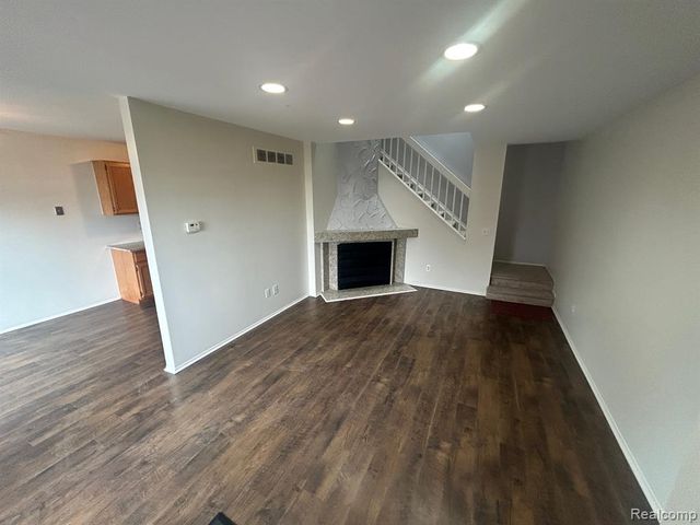 31164 Country Way, Farmington Hills, MI 48331