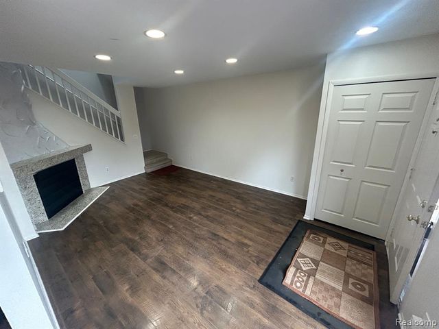 31164 Country Way, Farmington Hills, MI 48331