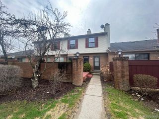 31164 Country Way, Farmington Hills, MI 48331