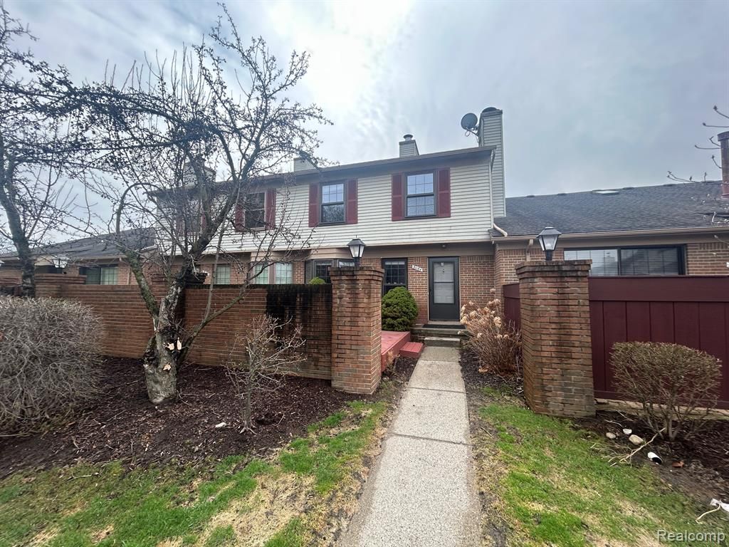 31164 Country Way, Farmington Hills, MI 48331