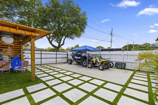 3230 Roosevelt Street, Hollywood, FL 33021