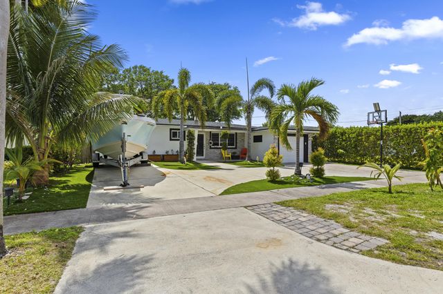 3230 Roosevelt Street, Hollywood, FL 33021