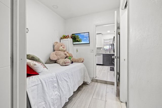 3230 Roosevelt Street, Hollywood, FL 33021