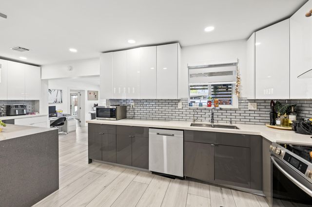 3230 Roosevelt Street, Hollywood, FL 33021