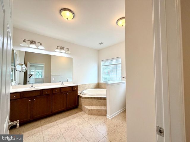 37 MURANO DR, Princeton Junction, NJ 08550
