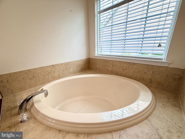 37 MURANO DR, Princeton Junction, NJ 08550